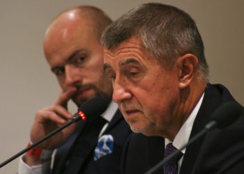 Premier Czech ostrzega: „Czekają nas piekielne dni”