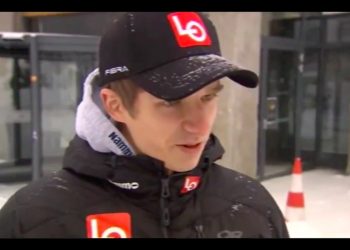 Halvor Egner Granerud dostał prezent od dziennikarza TVP. Niestety, musiał go oddać [WIDEO]