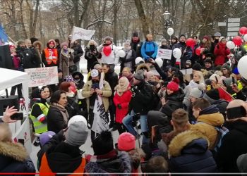 Ivan Komarenko i Grzegorz Braun na proteście przeciw obostrzeniom