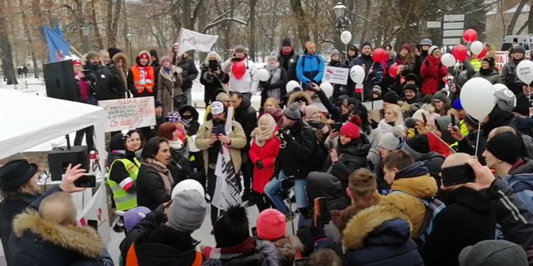 Ivan Komarenko i Grzegorz Braun na proteście przeciw obostrzeniom