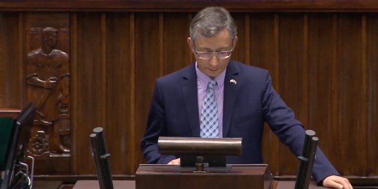 Poseł wystąpił o wypłatę 500 plus za czas… przed narodzinami córki. Powołał się na wyrok TK