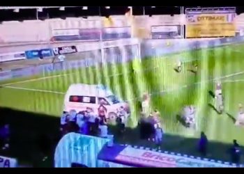 Dramatyczne sceny podczas meczu. Polak padł na murawę. „Miał atak epilepsji” [WIDEO]