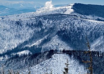 Szczyrk oblężony przez turystów. To zdjęcie mówi wszystko [FOTO]