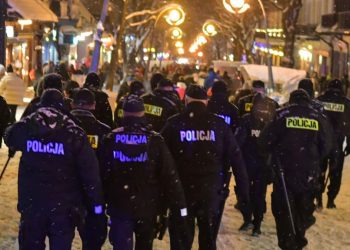 Zakopane. Ataki na policję, bijatyki, alkohol. Policja nie dawała rady