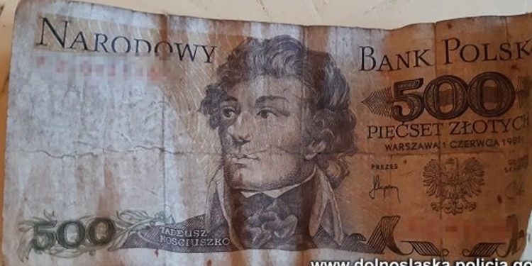 Chciał zapłacić banknotem sprzed 39 lat. Grozi mu… 10 lat więzienia