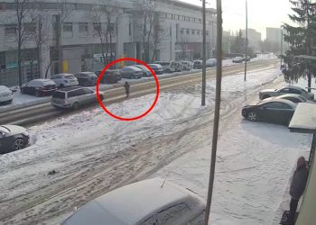 Z impetem potrącił dziecko i… odjechał. Wstrząsające nagranie z Poznania, policja szuka sprawcy [WIDEO]
