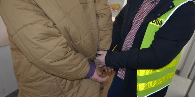 Nie miał maseczki i wpadł. Poszukiwali go w całej Europie