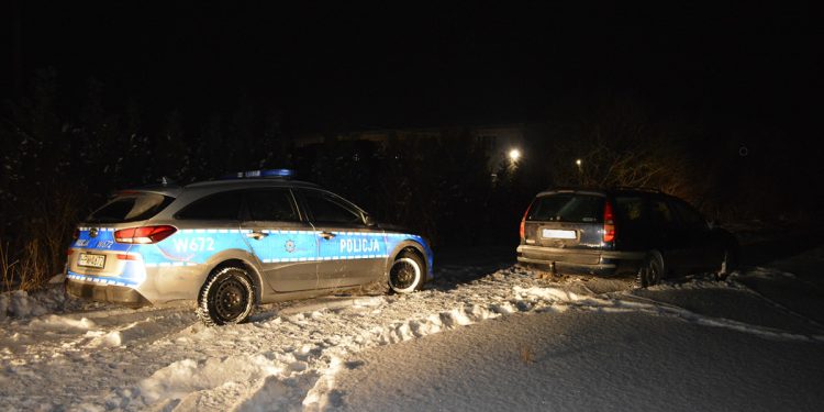 Pijany kierowca potrącił dwóch chłopców i uciekł. Padły strzały