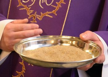 Dziś Środa Popielcowa. Zmiana w obrzędzie z powodu pandemii