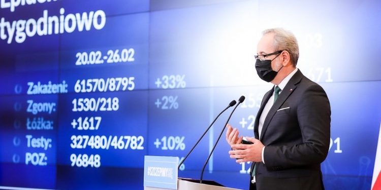 Obostrzenia w kolejnym województwie! Niedzielski ogłosił decyzję