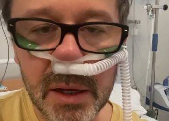 Andrzej Piaseczny w szpitalu. Ciężko przechodzi Covid-19 [WIDEO]