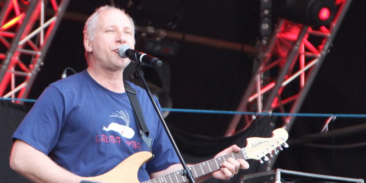 Wokalista zaszczepił się AstraZenecą. „Trzy dni wyjęte z życia”