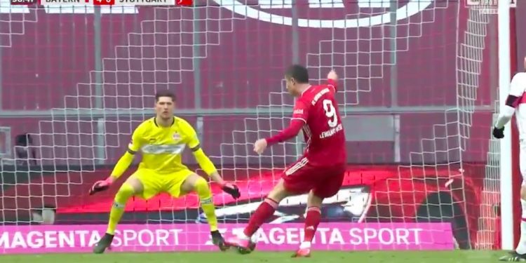 Hat-trick Roberta Lewandowskiego. Do rekordu Gerda Mullera zostało niewiele! [WIDEO]