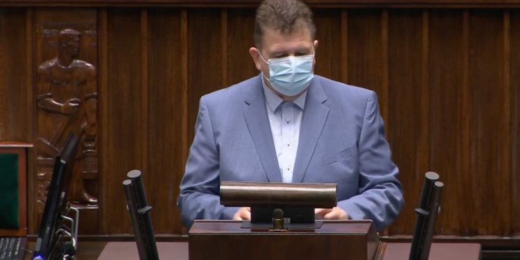 Poseł mówił w Sejmie o śmierci ojca. Zaatakował Adama Niedzielskiego: „Dlaczego pan kłamie?”