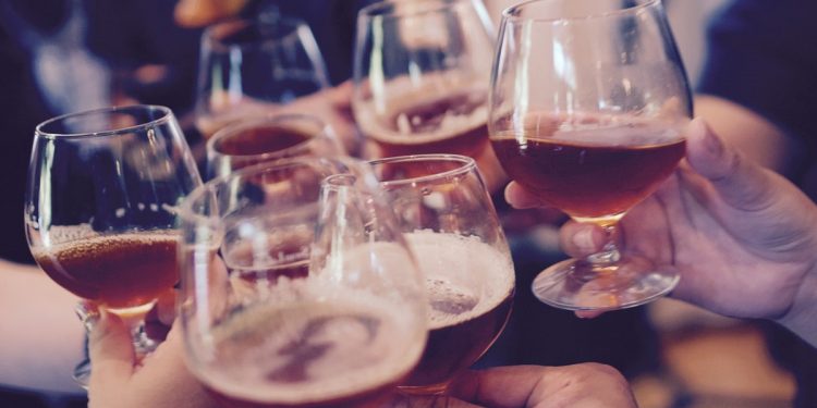 Policjanci interweniowali w czynnym klubie. „Zabezpieczyliśmy cały alkohol”