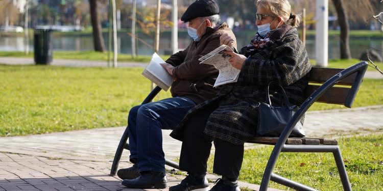 Obostrzenia obejmą ograniczenie przemieszczania się? „Jeden z wariantów”