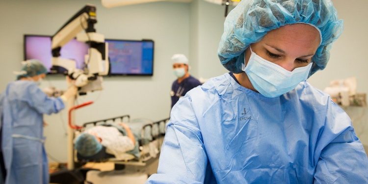 lekarz operacja szpital