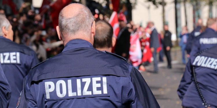Niemcy: protesty przeciwko obostrzeniom pomimo ryzyka trzeciej fali pandemii
