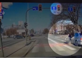 Potrącił kobietę na przejściu i uciekł! Jest w rękach policji [WIDEO]