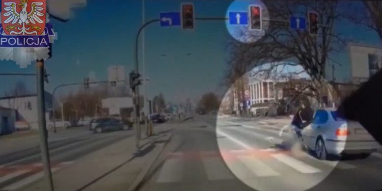 Potrącił kobietę na przejściu i uciekł! Jest w rękach policji [WIDEO]