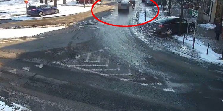 Prawie potrącił pieszych. Namierzyli go po miesiącu [WIDEO]