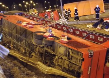 wypadek autokaru na a4