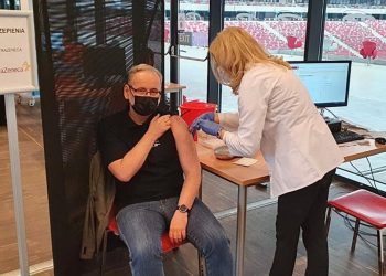 Niedzielski zaszczepił się przeciw Covid-19. Wiadomo, jakim preparatem