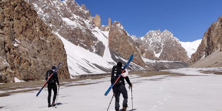 Andrzej Bargiel zjechał na nartach z Yawash Sar II. Wcześniej nikt tam nawet nie wszedł