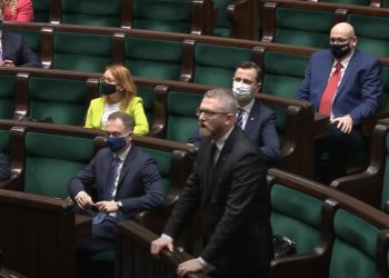 Braun wykluczony z obrad Sejmu. Poszło o maseczkę