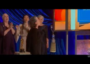 Odebrała Oscara i… zawyła jak wilk. W ten sposób wspomniała zmarłego przyjaciela [WIDEO]