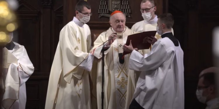 Kardynał Kazimierz Nycz zasłabł podczas Mszy! Trafił do szpitala