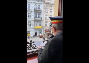 „Parostatek” zamiast hejnału. Piękny gest w Łodzi [WIDEO]