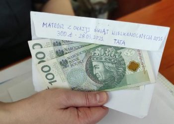 Policjanci szukają tajemniczego Mateusza. Zgubił coś drogocennego