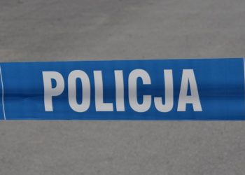 Pociąg staranował busa. Dwie osoby nie żyją
