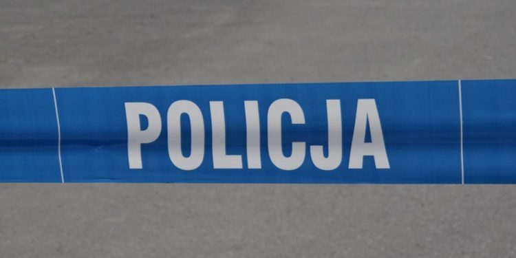 Pociąg staranował busa. Dwie osoby nie żyją
