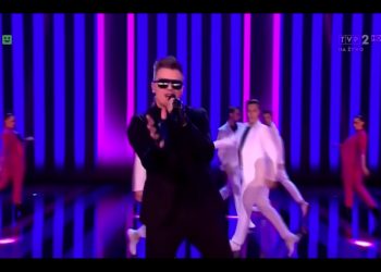 Rafał Brzozowski po raz pierwszy zaśpiewał eurowizyjną piosenkę na żywo. Jak mu poszło? [WIDEO]