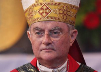 Abp Henryk Hoser trafił do szpitala z Covid-19. Przyjął jedną dawkę szczepionki