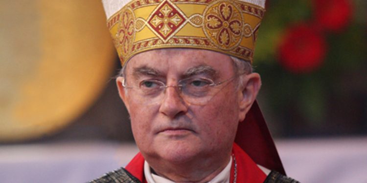 Abp Henryk Hoser trafił do szpitala z Covid-19. Przyjął jedną dawkę szczepionki