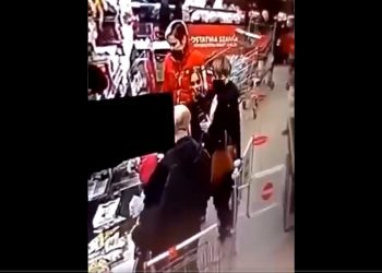 Bójka w Kauflandzie w Lesznie. Kobieta uderzona w kolejce do kasy [WIDEO]
