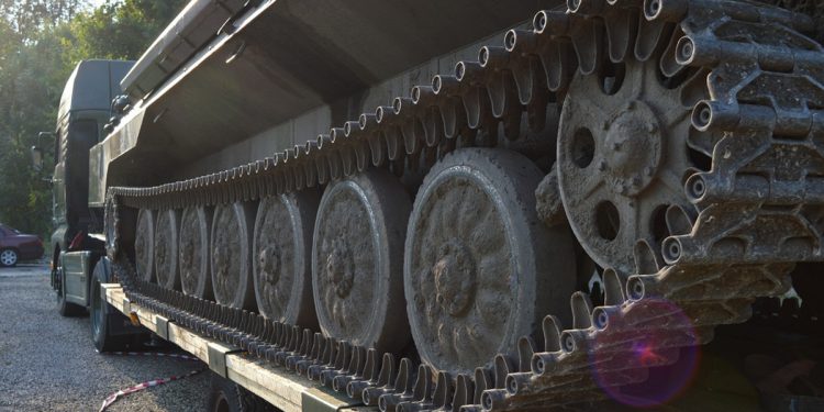 Rosja gromadzi wojska przy granicy z Ukrainą. KE apeluje