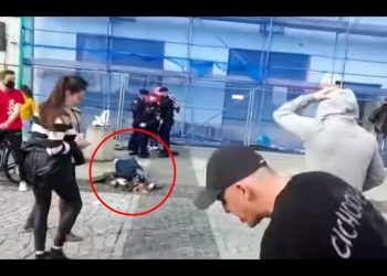 Policjant popchnął emerytkę. Kobieta ma teraz poważne problemy zdrowotne [WIDEO]