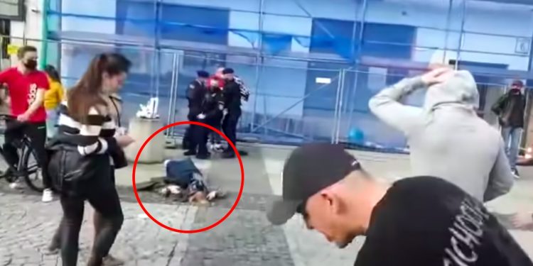 Policjant popchnął emerytkę. Kobieta ma teraz poważne problemy zdrowotne [WIDEO]