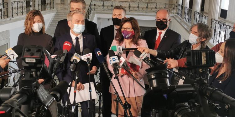 Lewica zagłosuje razem z rządem? „Rząd zgodził się na nasze warunki”