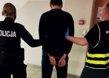 Napadli na kuriera. Nastolatkowie ukradli sporą sumę