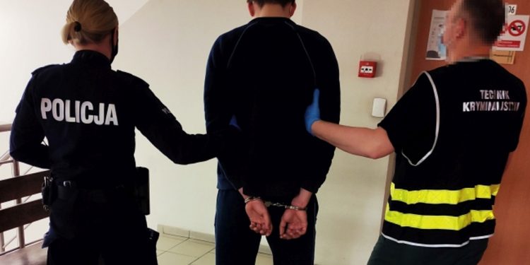 Napadli na kuriera. Nastolatkowie ukradli sporą sumę