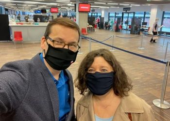 Premier Morawiecki i jego żona zaszczepieni. „Szybko i sprawnie”