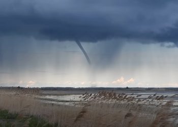 Trąba wodna nad Zatoką Pucką! Nagranie ukazuje niezwykły widok! [WIDEO]