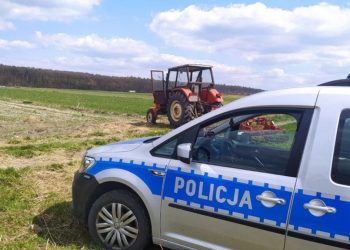 Ukradł ciągnik i… uprawiał nim swoje pole. Był pijany i miał zakaz prowadzenia