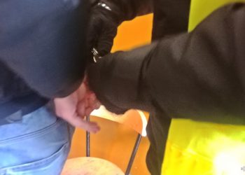 Zajechał drogę innemu kierowcy i kijem wybił szybę