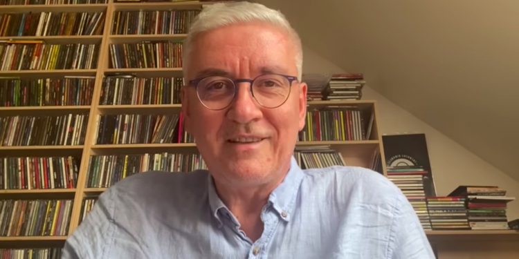 Artur Orzech skomentuje finał Eurowizji. Dotrzymał obietnicy [WIDEO]